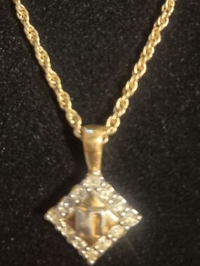 Nina Ricci Diamond-Cut Square Pendant Necklace - Women